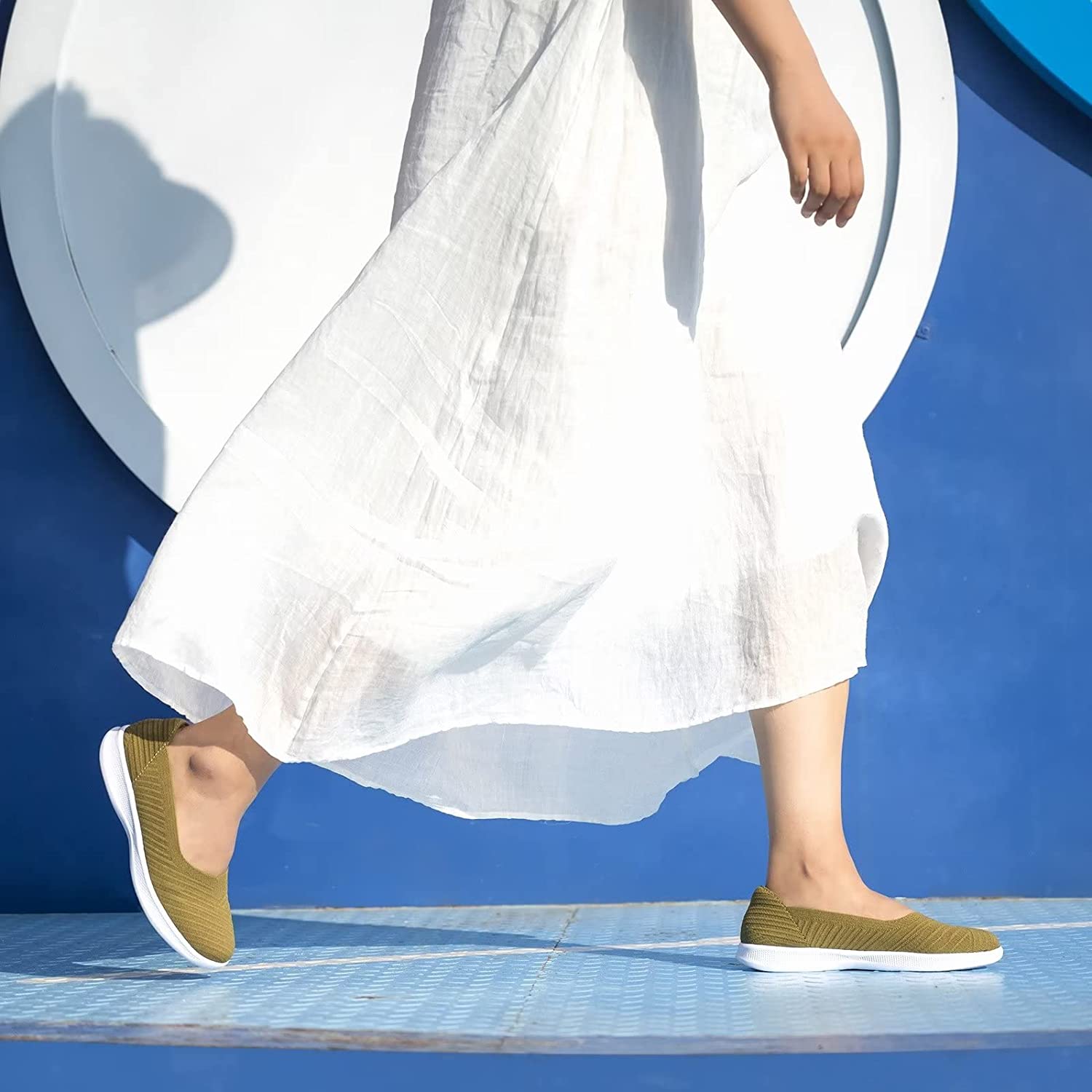 Womens Slip On Walking Shoes Breathable Mesh Casual Flats Shoes Low-Top Lightweight Loafers